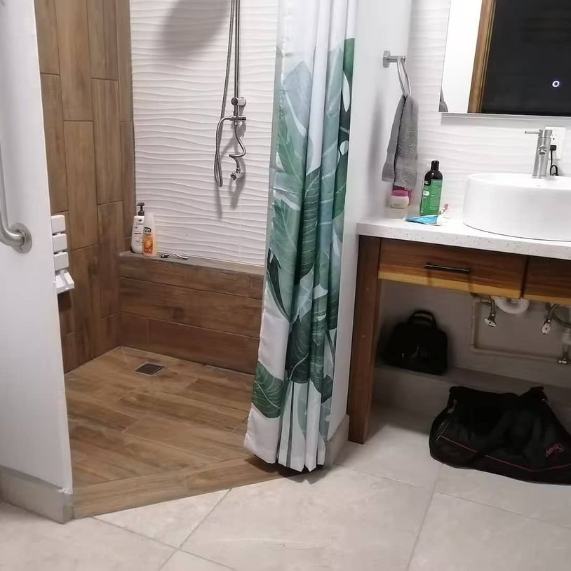 ensuite bathroom with a sink, toliet, and shower