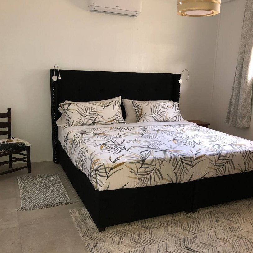 bedroom with two twin sized beds